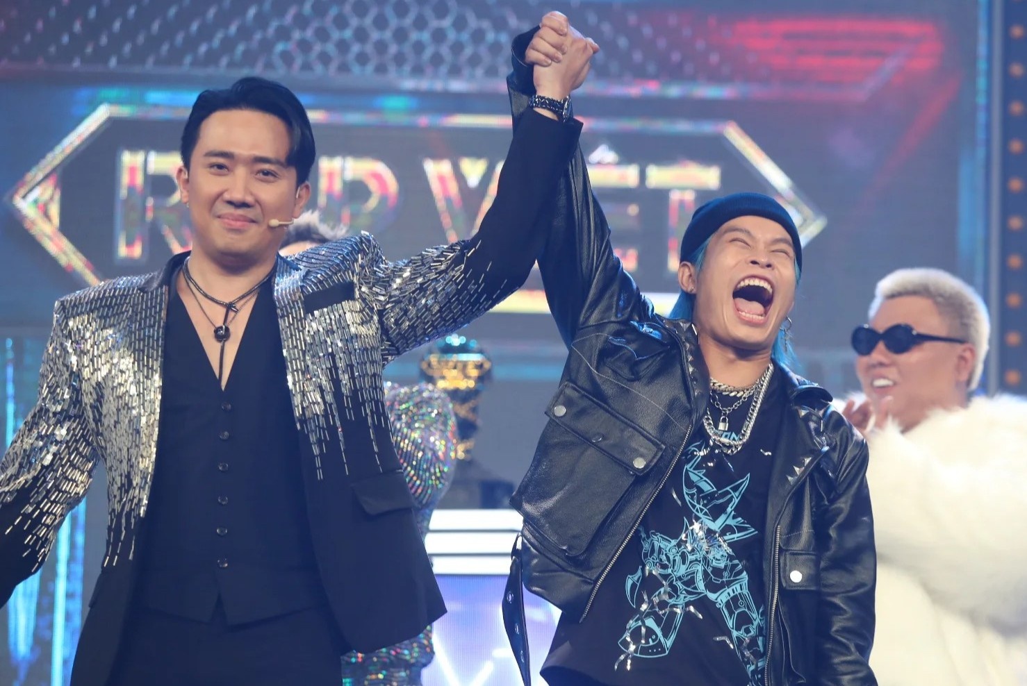 Rap Viet co con giu duoc suc nong? hinh anh