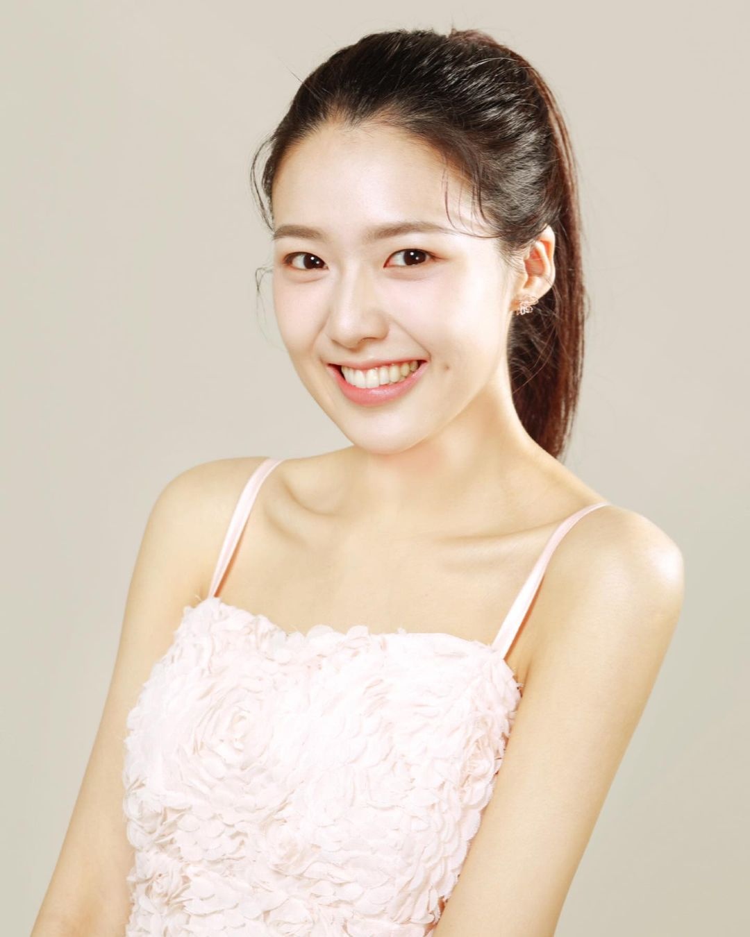 Song Ji A dung hang nhai anh 2