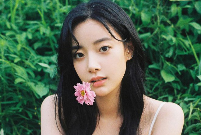 Nu ca si kien thanh vien cung nhom hinh anh