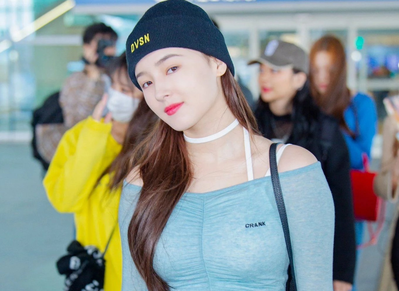 Nancy va hang chuc ca si, dien vien mac Covid-19 hinh anh