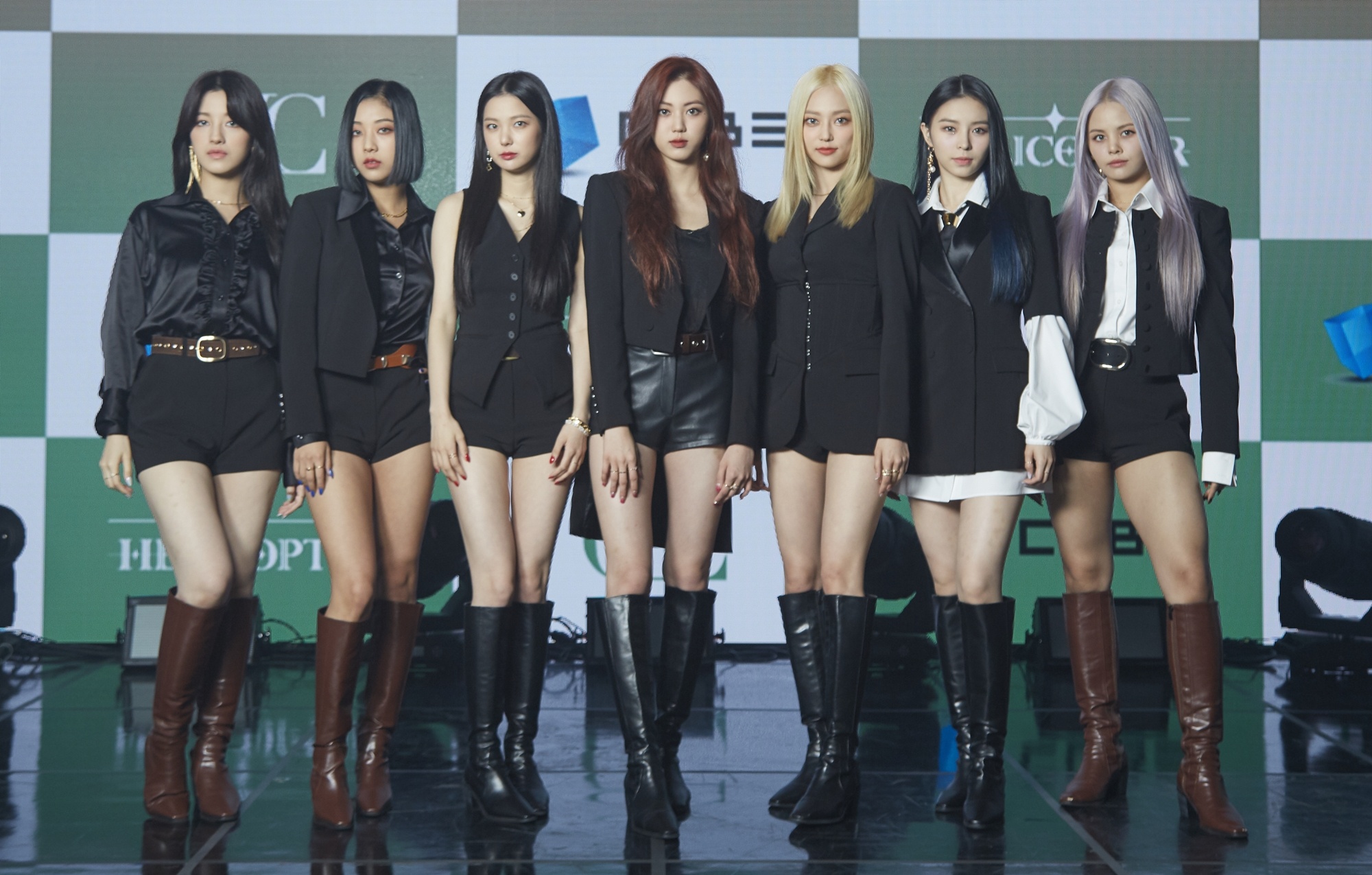 than tuong ngoai quoc o Kpop anh 1