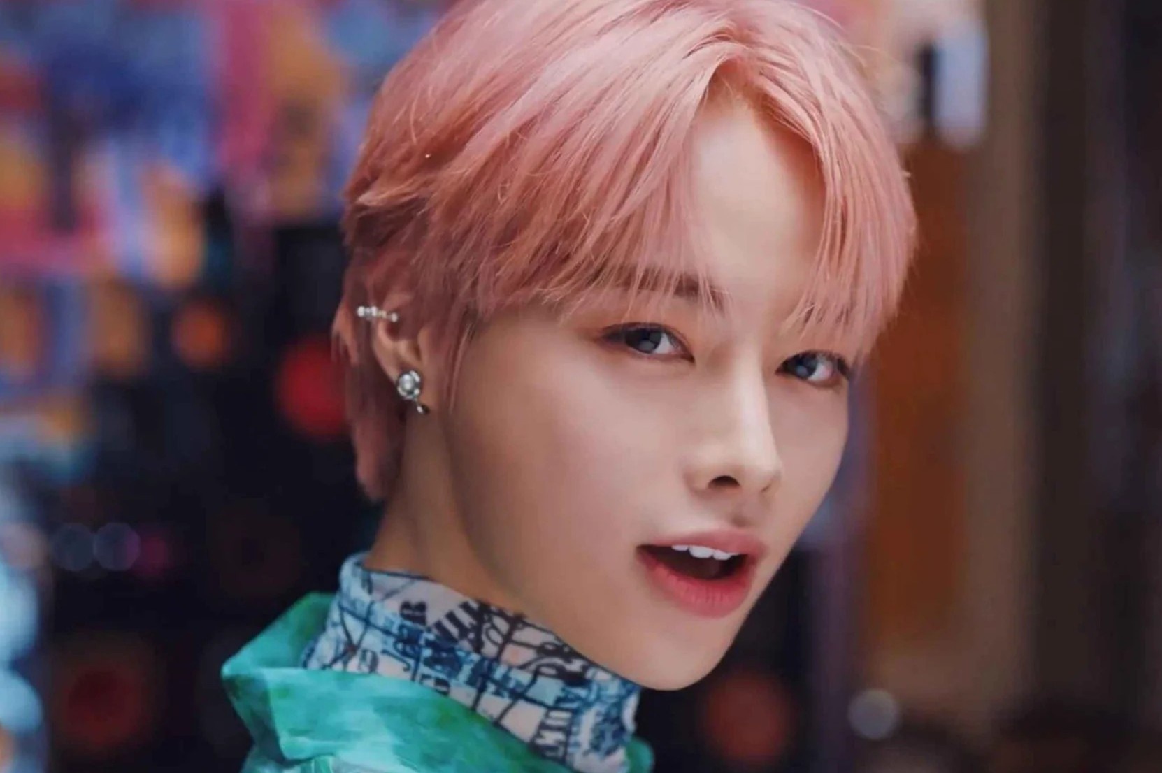 Hanbin hat 'Mot con vit' trong chuong trinh Han Quoc hinh anh