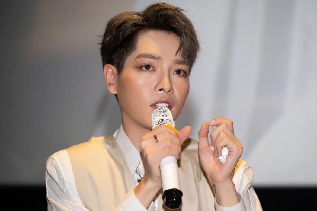 Duc Phuc phan hoi tranh cai hat nhep hinh anh