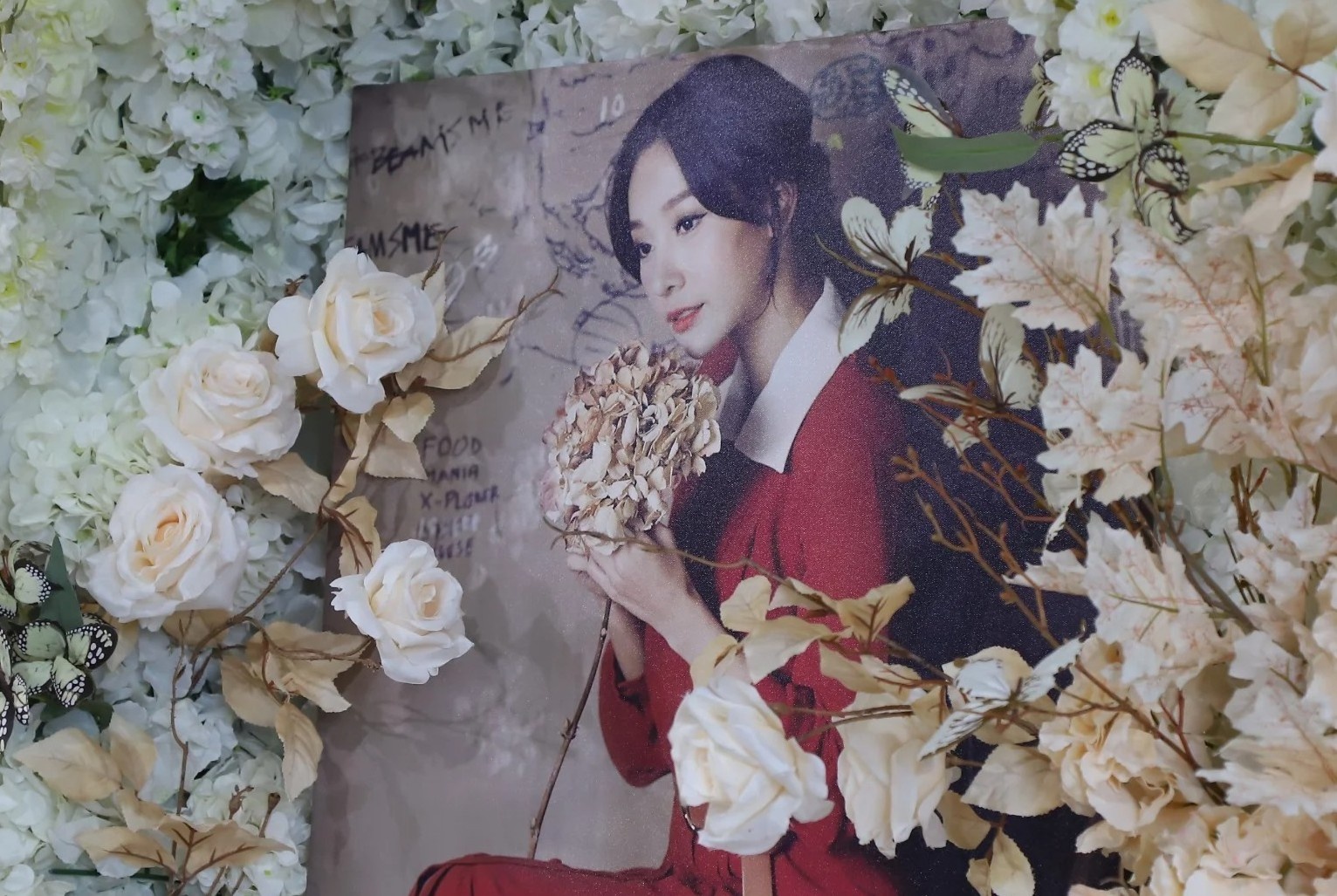 Ban trai, dong nghiep dua tien nu dien vien 'Chiec la cuon bay' hinh anh