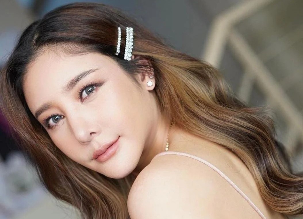 Tang le nu dien vien 'Chiec la cuon bay' hinh anh