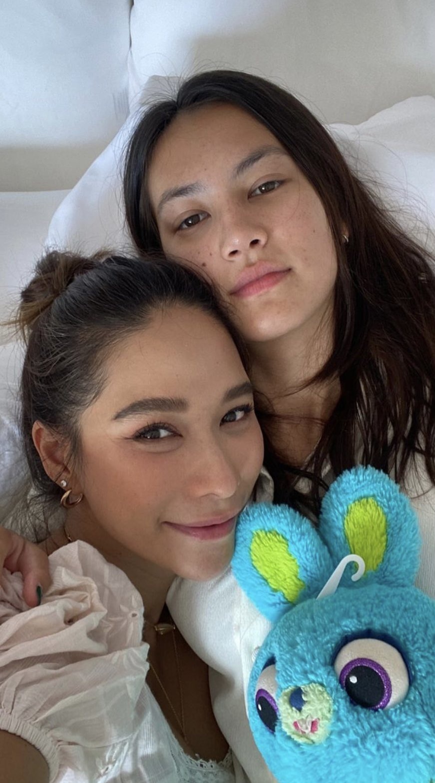 Ploy Chermarn hẹn hò Claudine Craig ảnh 1 Ploy Chermarn hen ho Claudine Craig anh 1