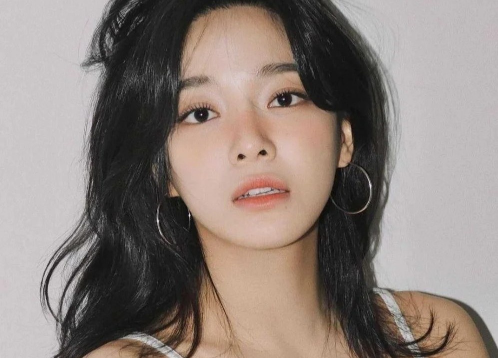 Phan ung cua Kim Se Jeong khi doc binh luan tieu cuc hinh anh