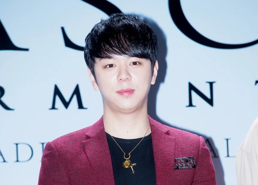 Ca si Moon Joon Young bi tong tien hinh anh