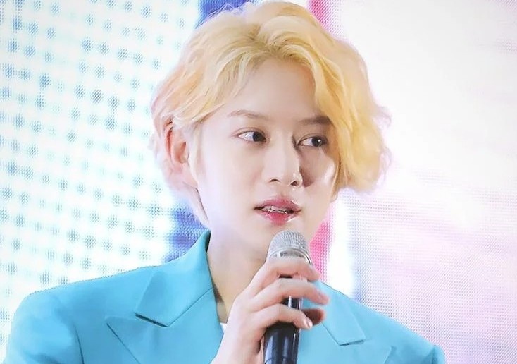 Hee Chul chia tay ban gai vi mai choi game hinh anh