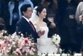 Hyun Bin dat tay Son Ye Jin vao le duong hinh anh