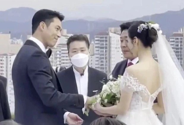Khoanh khac tinh tu cua Hyun Bin, Son Ye Jin trong hon le hinh anh
