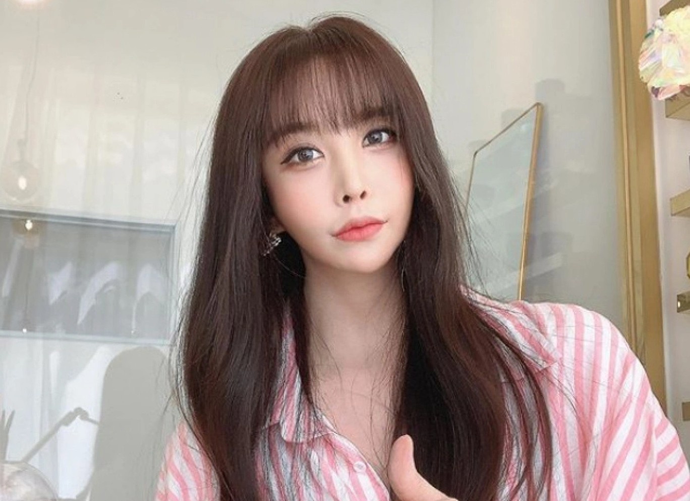 Ca si chuyen gioi dau tien cua Han Quoc tung kiem 83.000 USD/ngay hinh anh