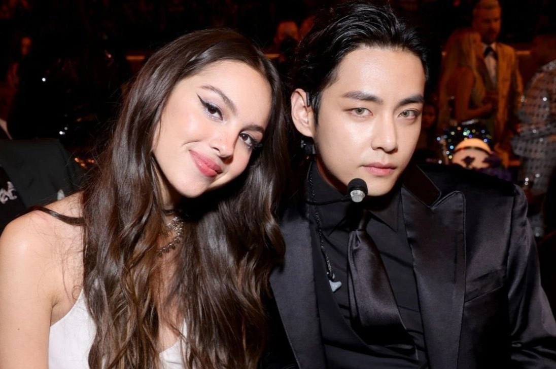 BTS tiep tuc trang tay o Grammy hinh anh