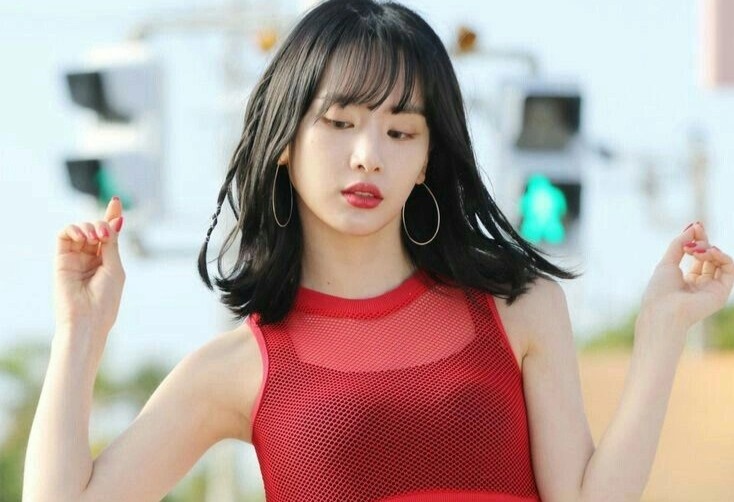 Nu ca si buc boi vi di hat nhieu nam khong noi tieng hinh anh