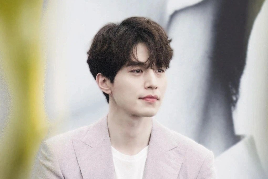 Lee Dong Wook du le cuoi MC Lee Min Ho hinh anh