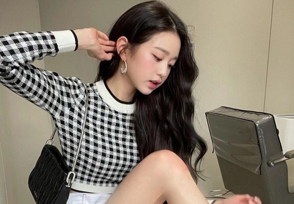 Nu ca si 18 tuoi lo lang vi ngay cang cao hinh anh