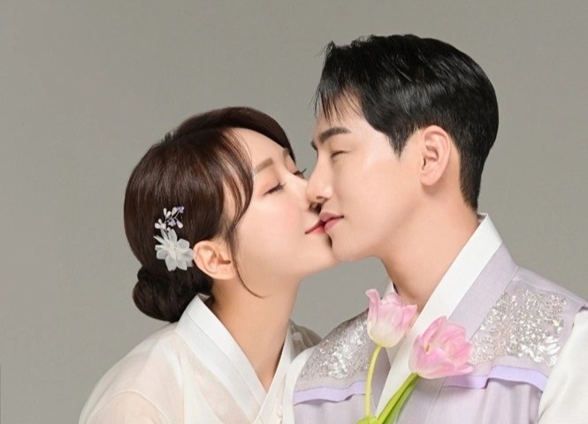 Anh cuoi cua dien vien Han Young va chong kem 8 tuoi hinh anh