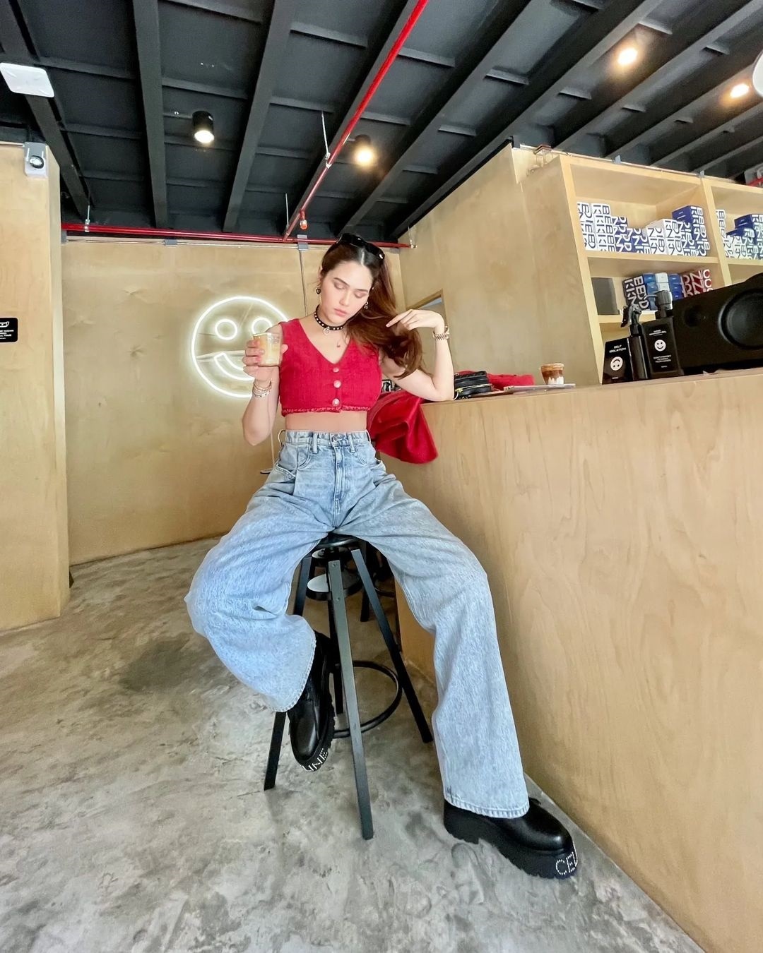 Chompoo
Araya sinh con anh 4