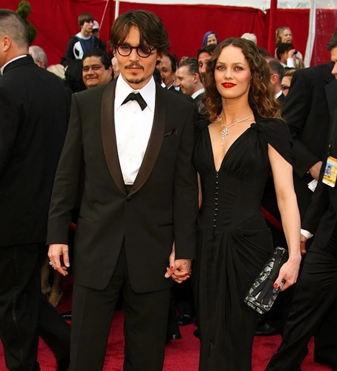 Johnny Depp được bênh vực ảnh 2 Johnny Depp duoc benh vuc anh 2