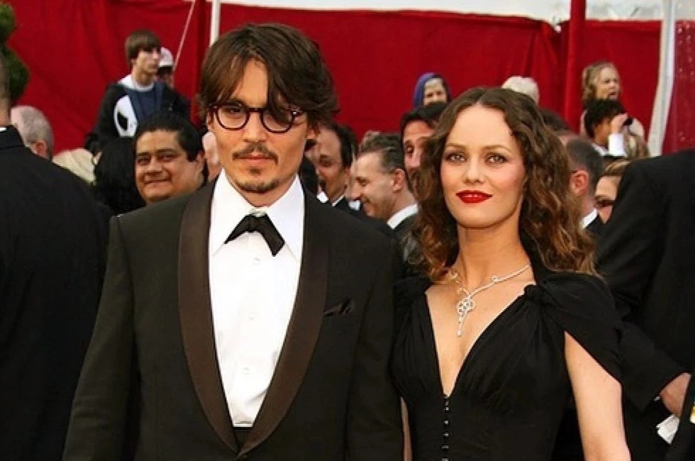 Nhung nghe si benh vuc Johnny Depp trong vu kien Amber Heard hinh anh