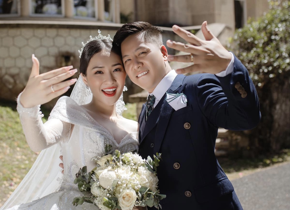 Le cuoi dien vien Mai Nhu Quynh va Trang Cong Minh hinh anh