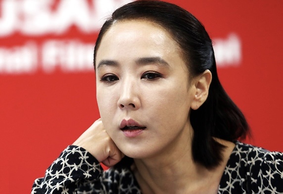 Dien vien Kang Soo Yeon qua doi sau 2 ngay nhap vien hinh anh