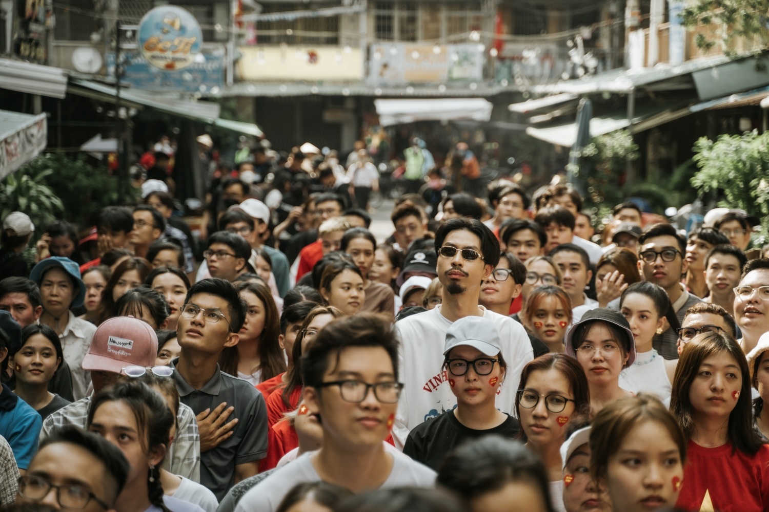 Den gay tranh cai anh 2