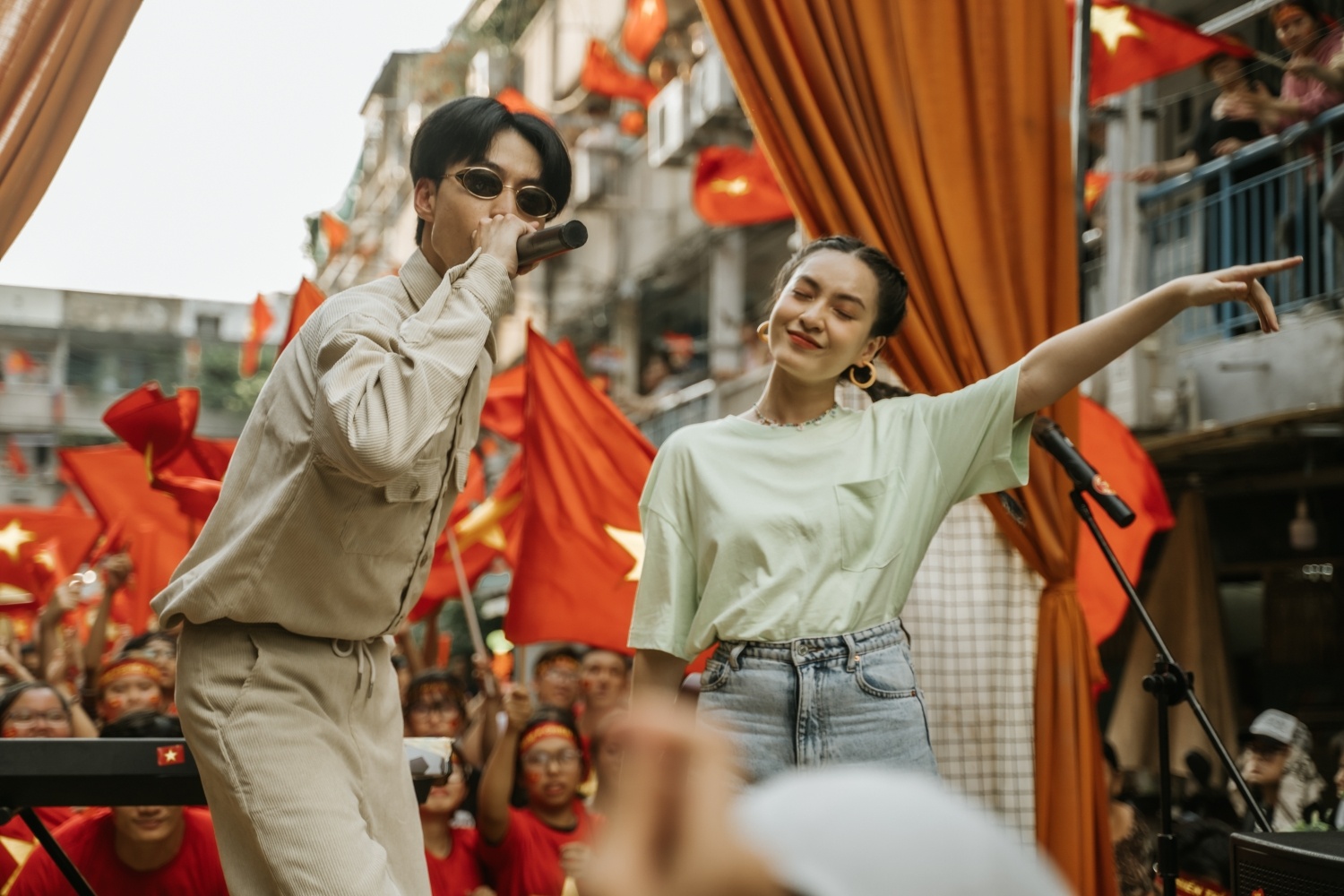 Den gay tranh cai anh 1