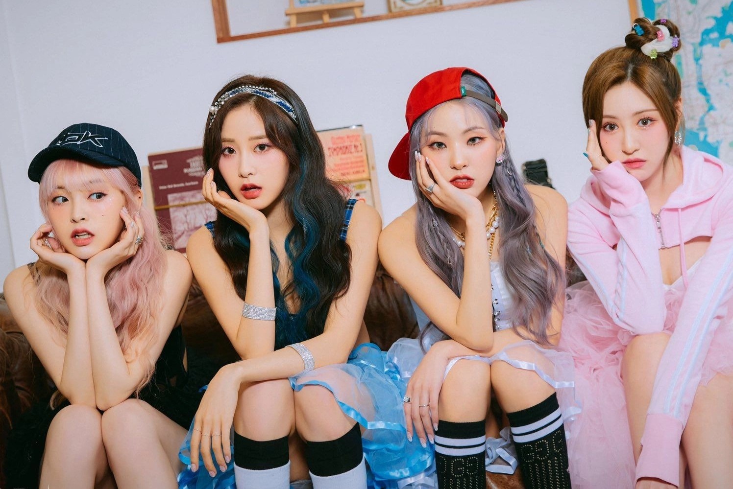 Nhom nhac nu tan ra sau gan 2 nam ra mat hinh anh