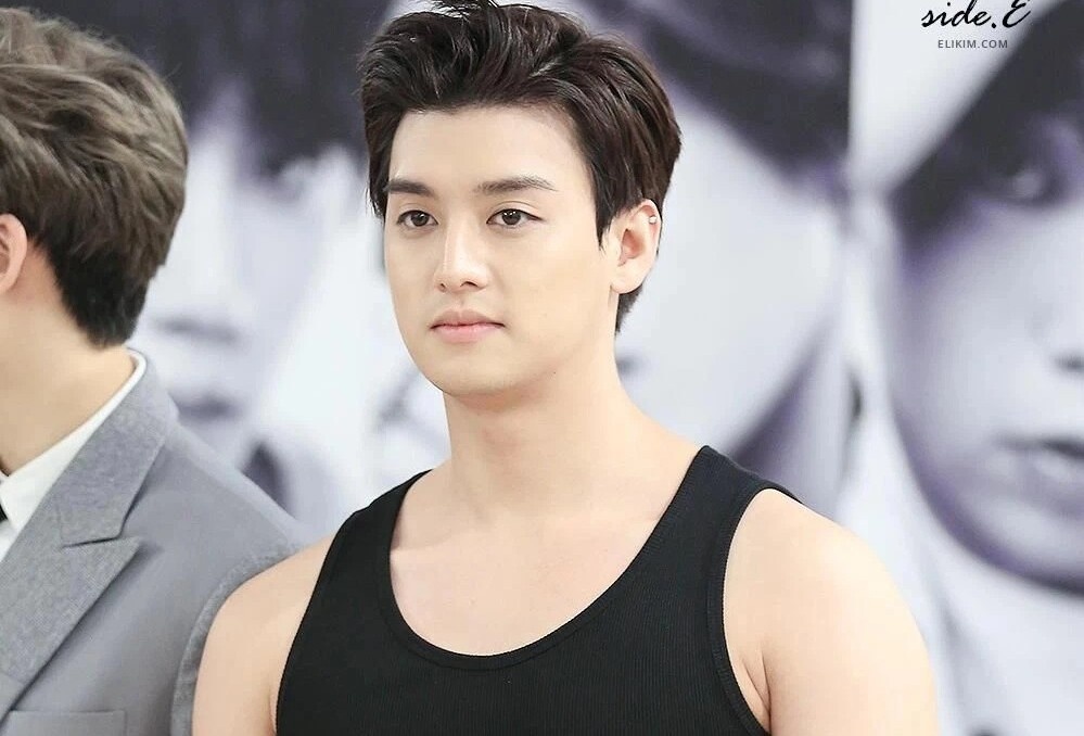 Nam ca si Han Quoc lam nhan vien giao hang de kiem song hinh anh