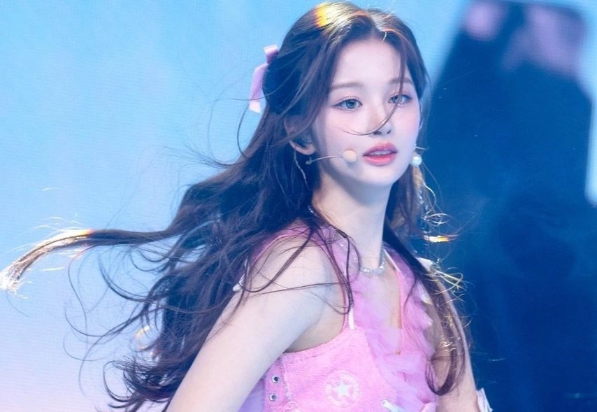 Nhom nhac nu bi chi trich vi de fan quy goi hinh anh