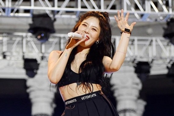 Video HyunA mac noi y bieu dien hinh anh