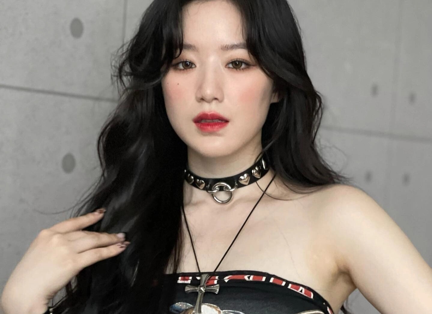 Nu ca si phan no vu nhom dan ong Trung Quoc hanh hung co gai hinh anh