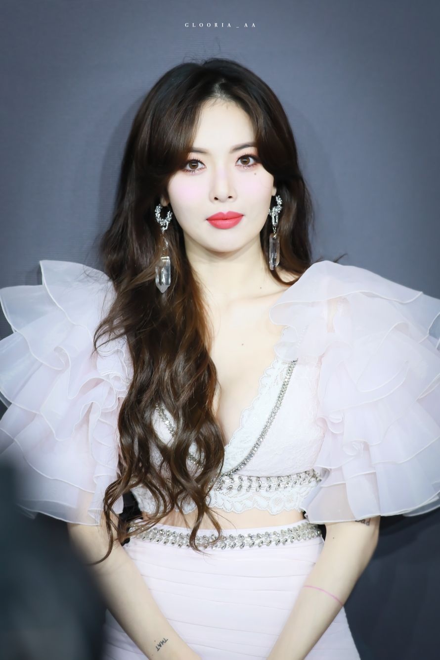 CLC bị ép mặc đồ hở ảnh 4 CLC bi ep mac do ho anh 4