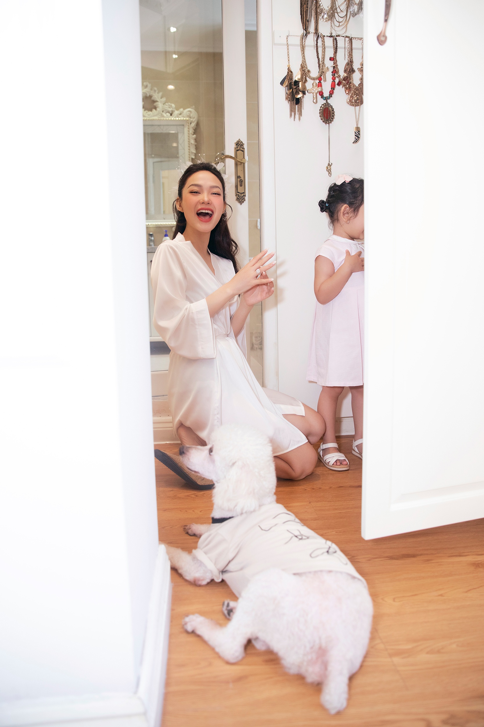 le gia tien cua minh hang anh 3