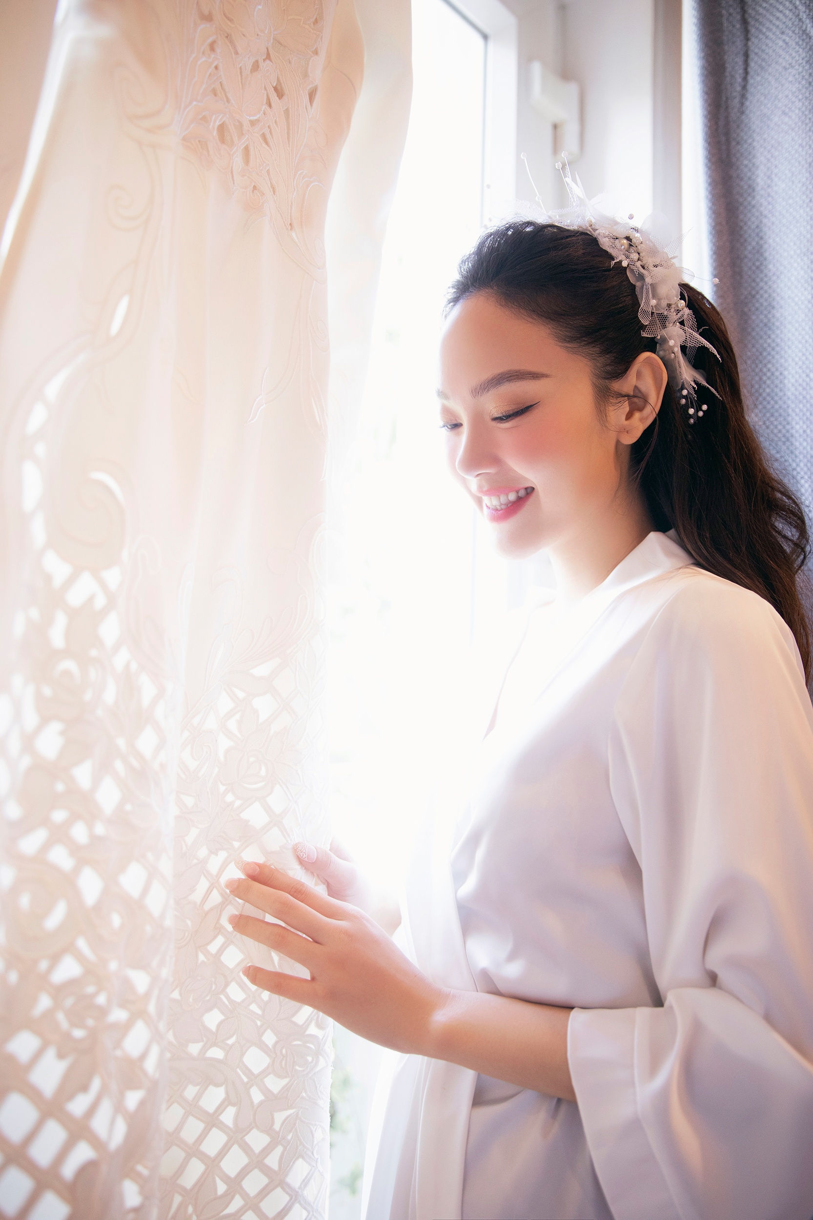 le gia tien cua minh hang anh 1