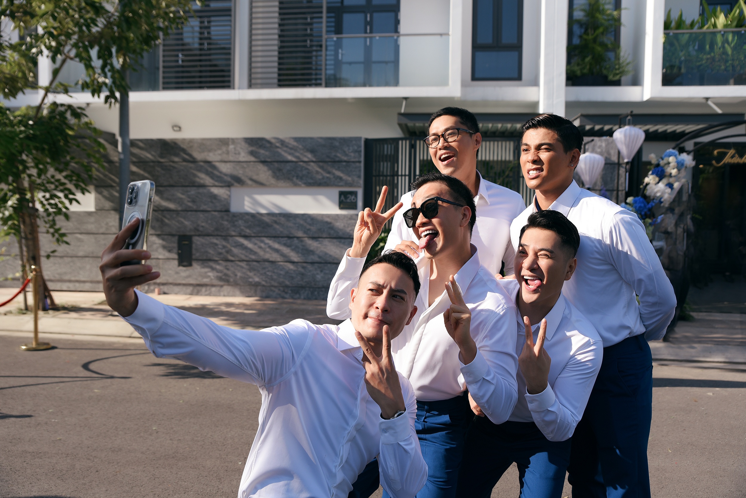 le ruoc dau minh hang anh 13