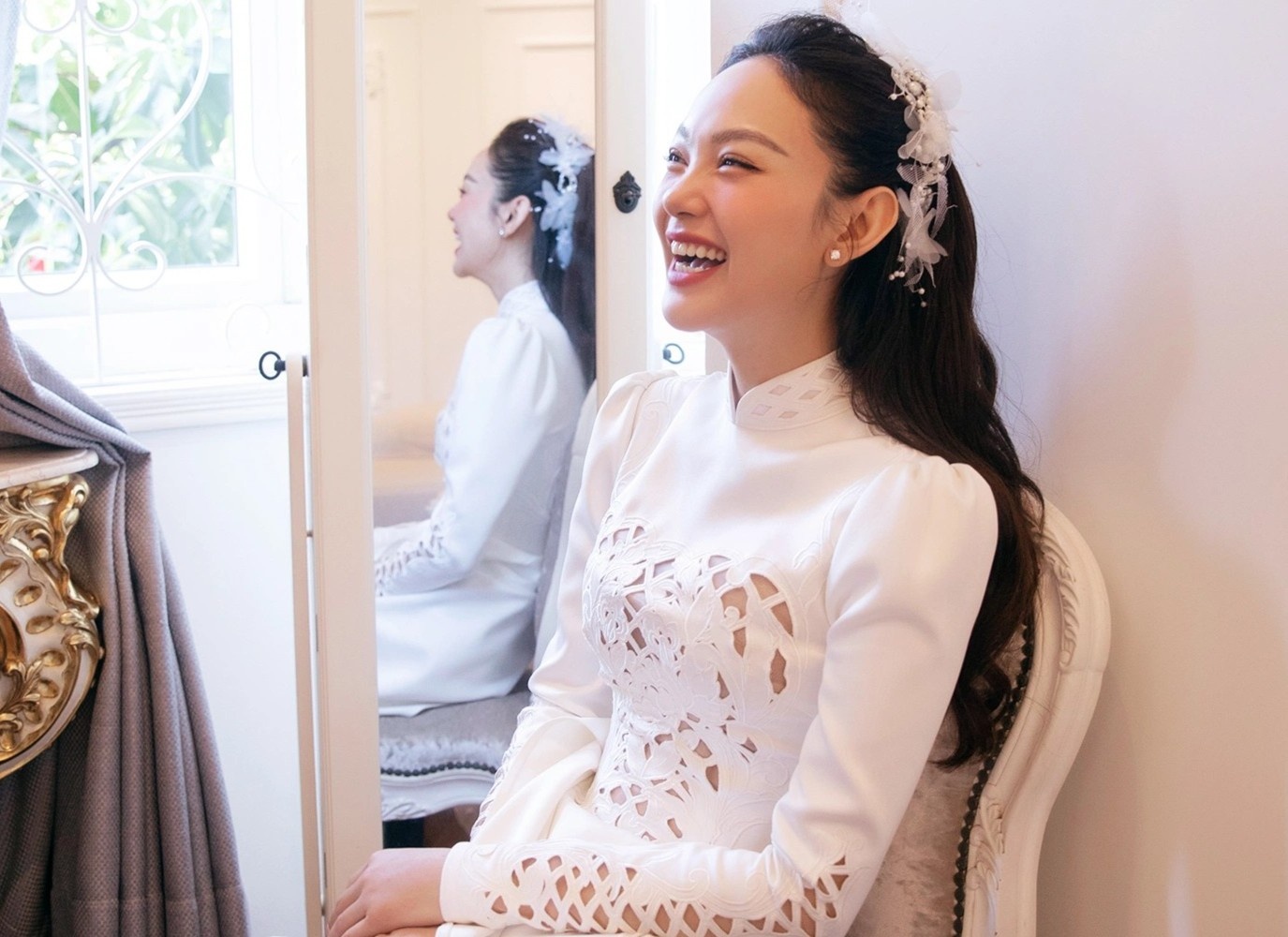 Minh Hang ep chong treo len cua so biet thu o le ruoc dau hinh anh