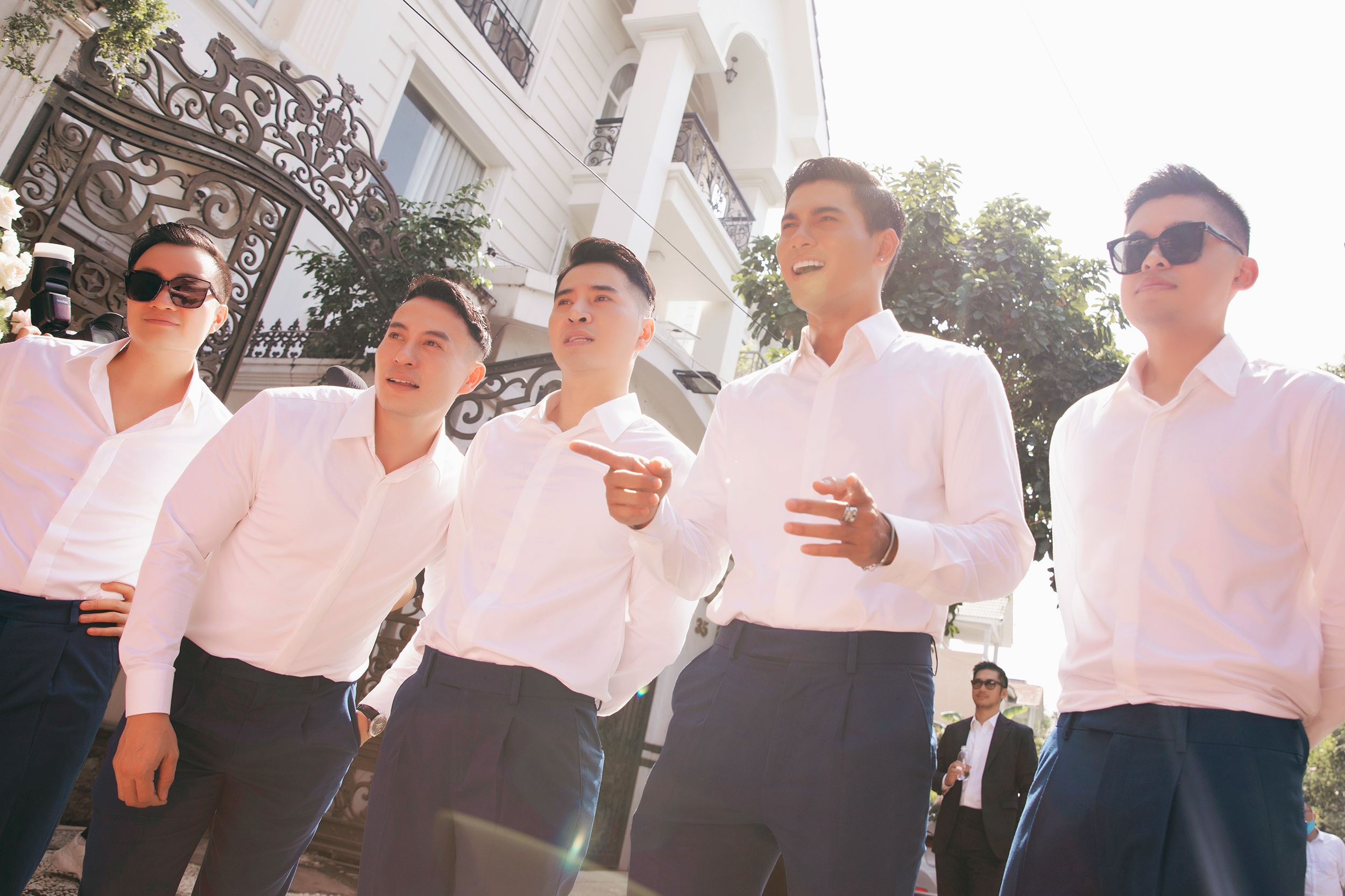 le ruoc dau minh hang anh 12