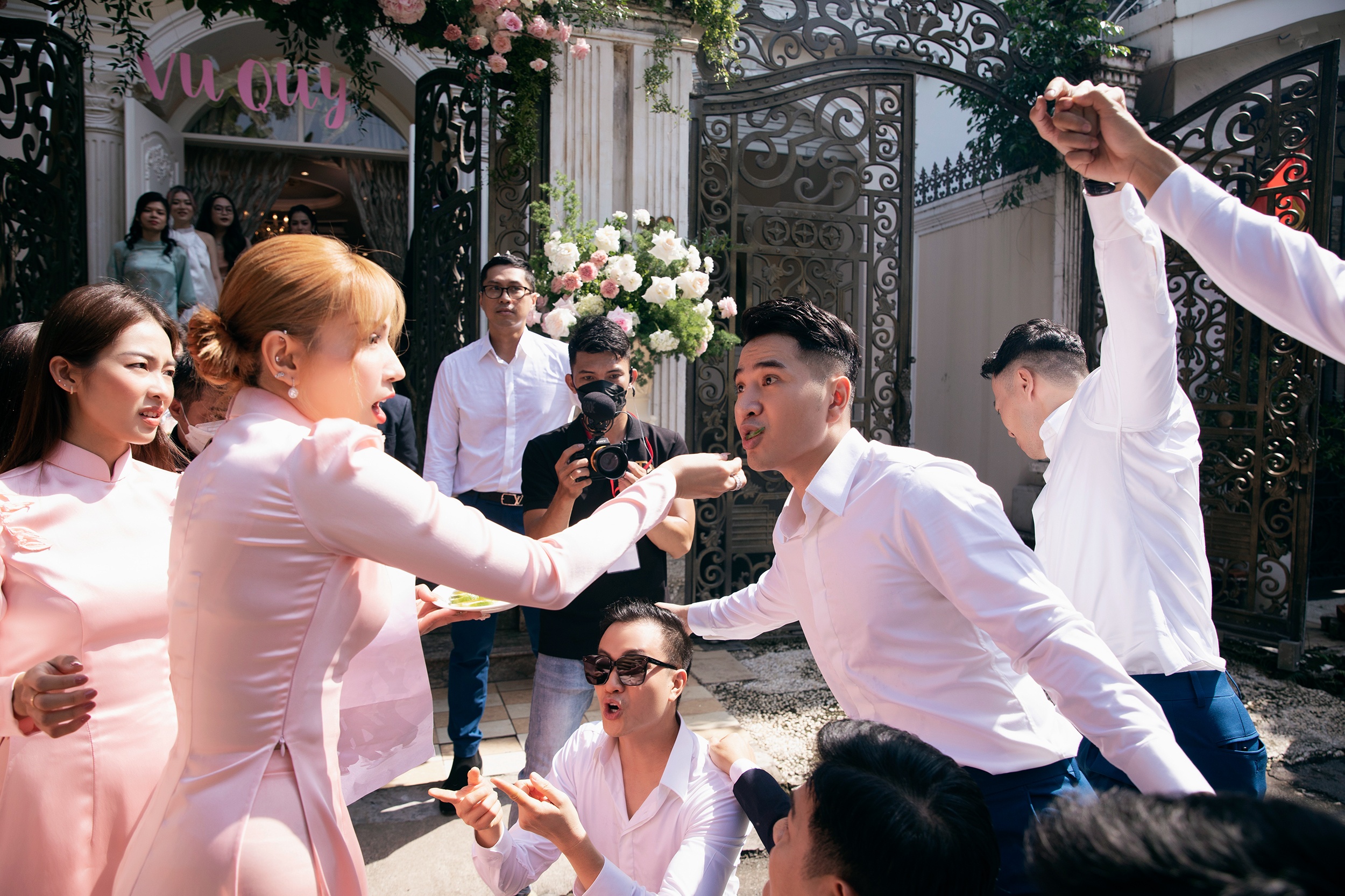 le ruoc dau minh hang anh 9