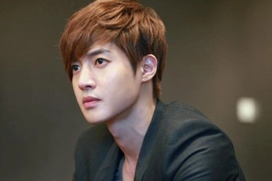 Kim Hyun Joong ket hon voi moi tinh dau nam lop 7 hinh anh