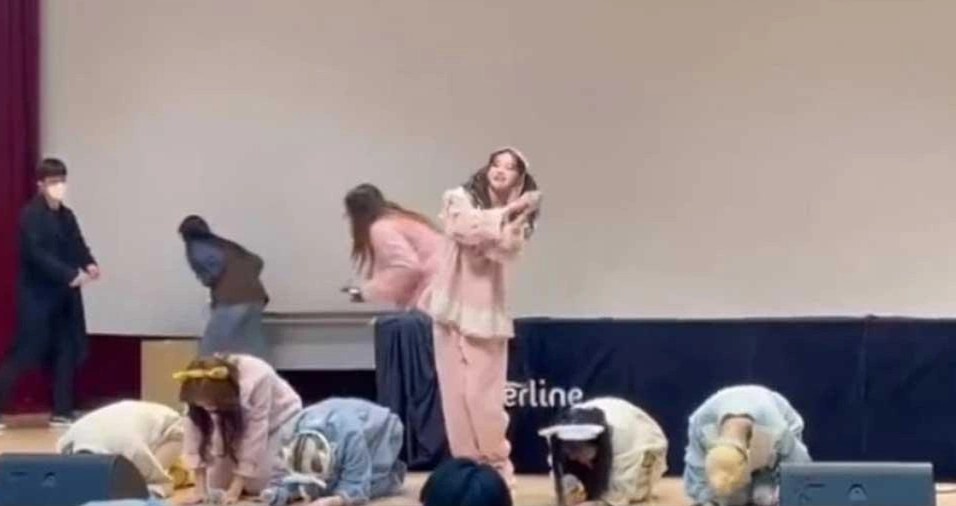 Wang Yiren bi tay chay anh 1