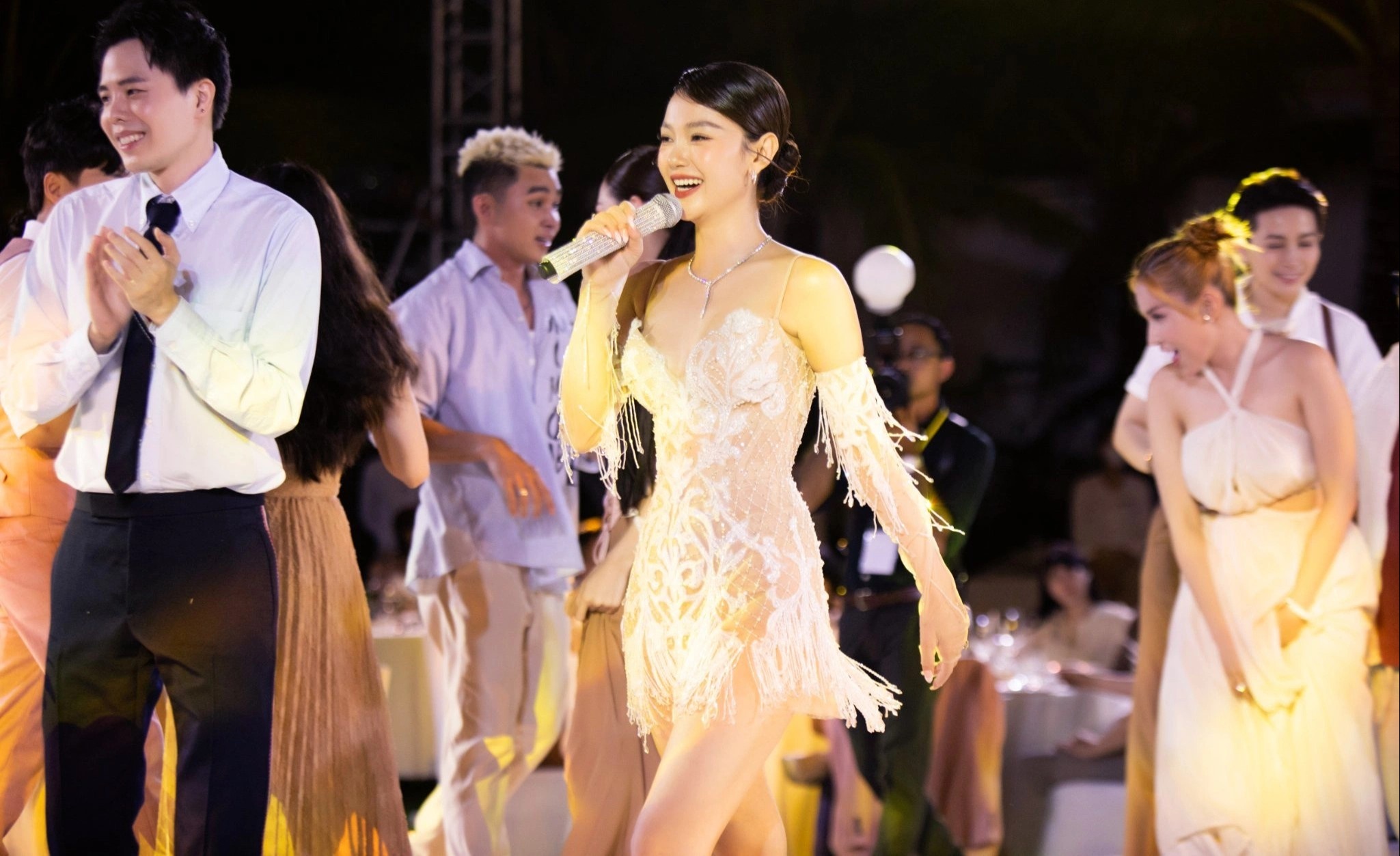 le cuoi Minh Hang anh 1