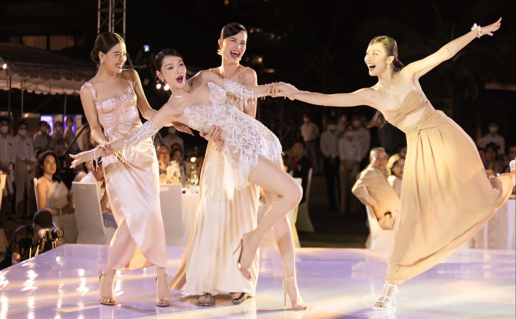 le cuoi Minh Hang anh 2