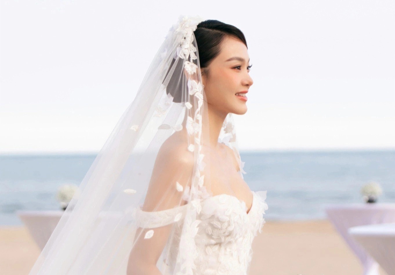 Minh Hang thu vay cuoi hinh anh