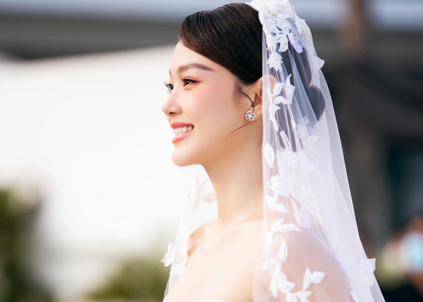 Minh Hang thue hang chuc ve si cho le cuoi hinh anh