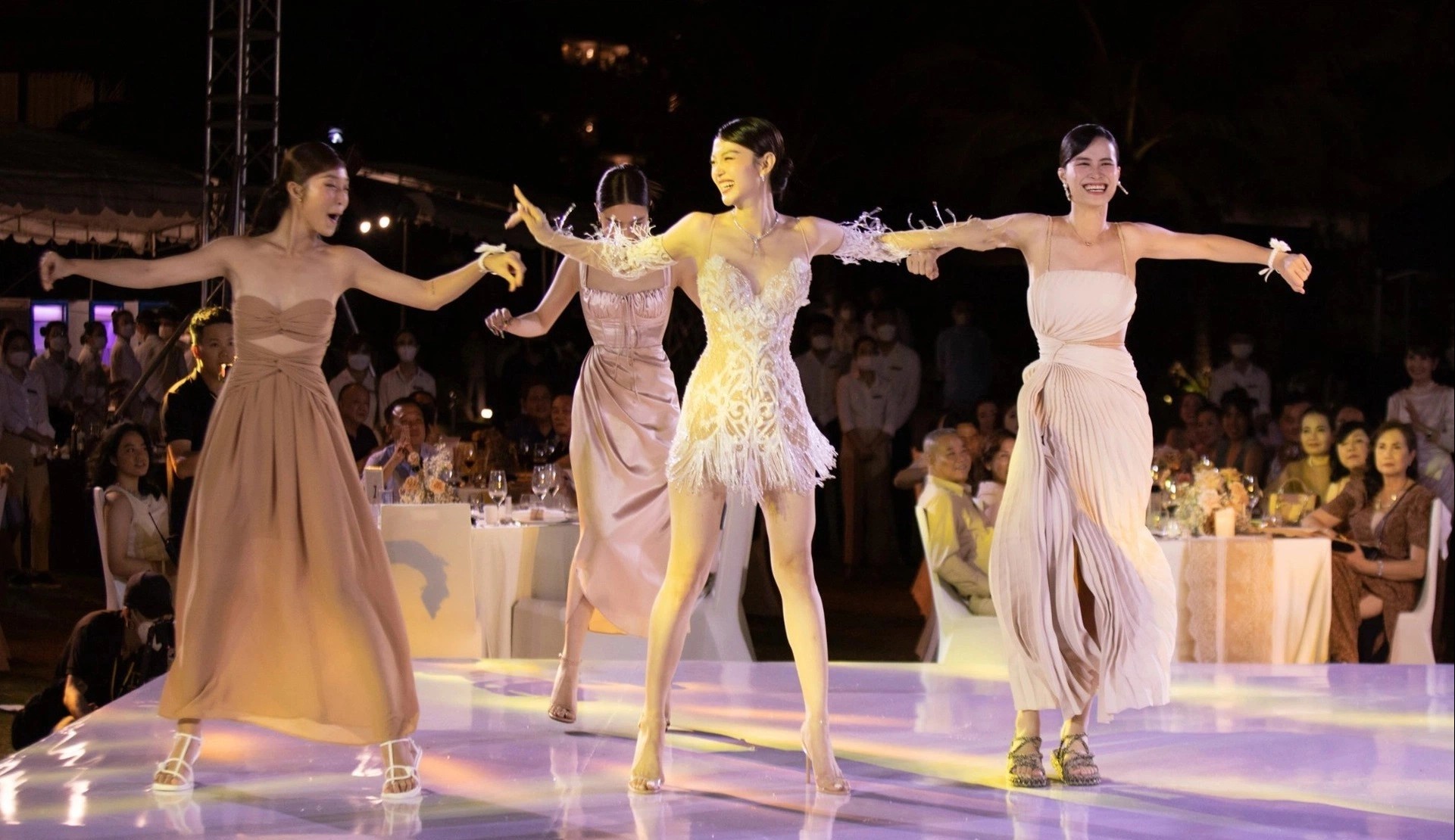 le cuoi Minh Hang anh 3