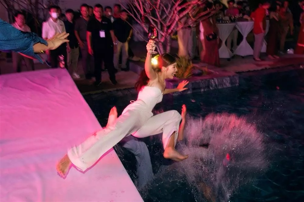 tiec cuoi minh hang anh 4