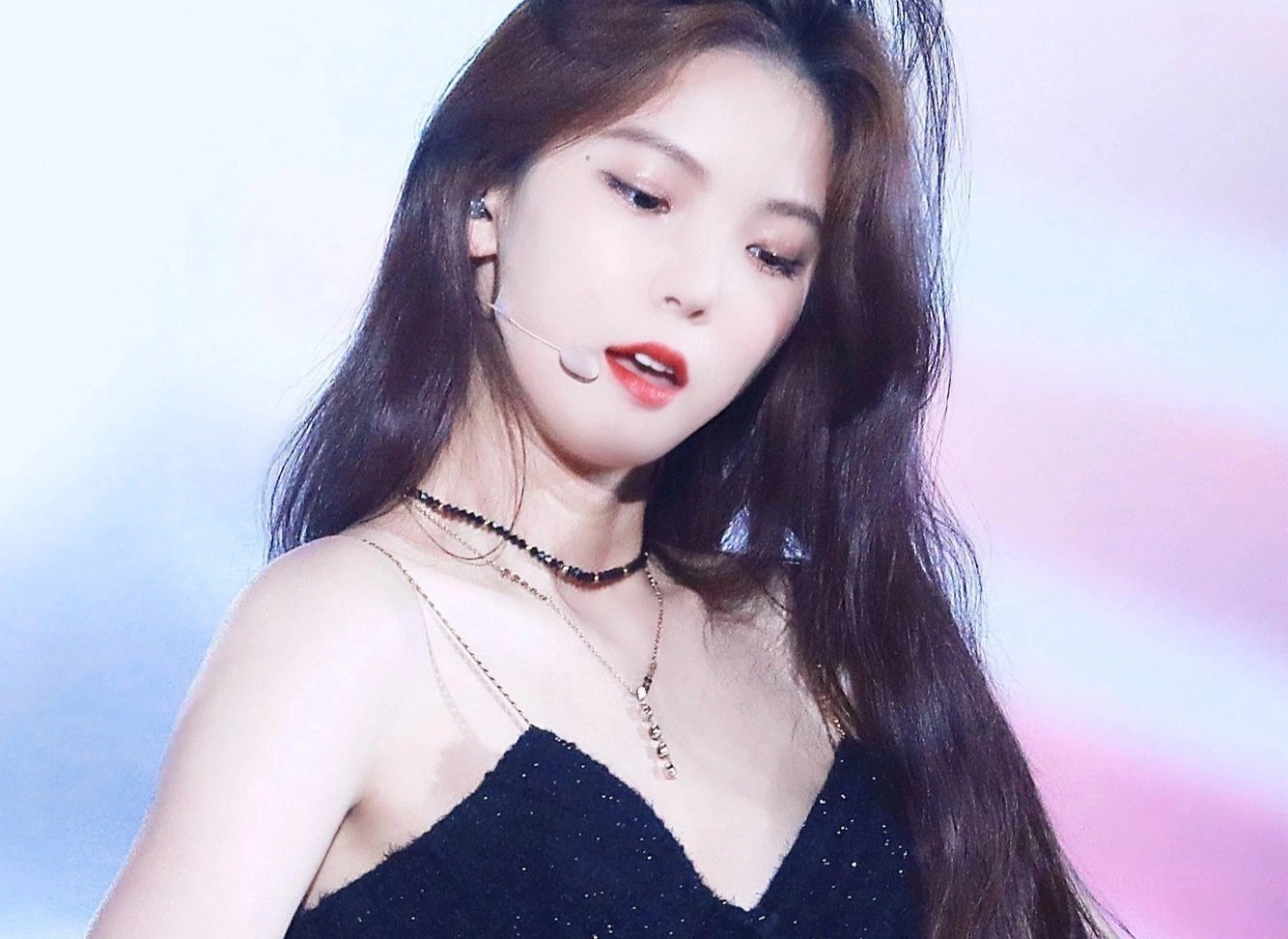 Nu ca si duoc tra luong sau 7 nam hoat dong hinh anh