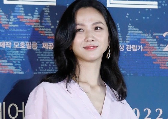 Thang Duy va dan sao Han trong buoi cong chieu phim hinh anh